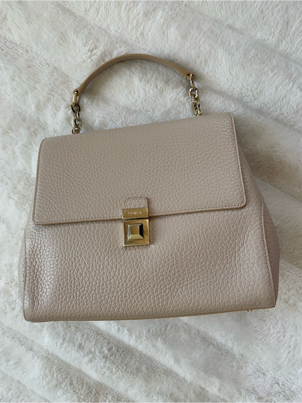 Furla Bag. - Picture 2 of 16